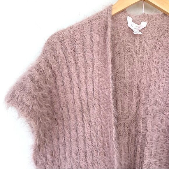 Lauren Conrad fluffy open vest, straight cut and loose fitting - Picture 3 of 8